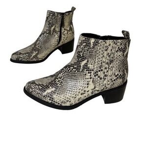 Blondo Leather Waterproof Ankle Boots 7.5 Black Cream Animal Snakeskin Print
